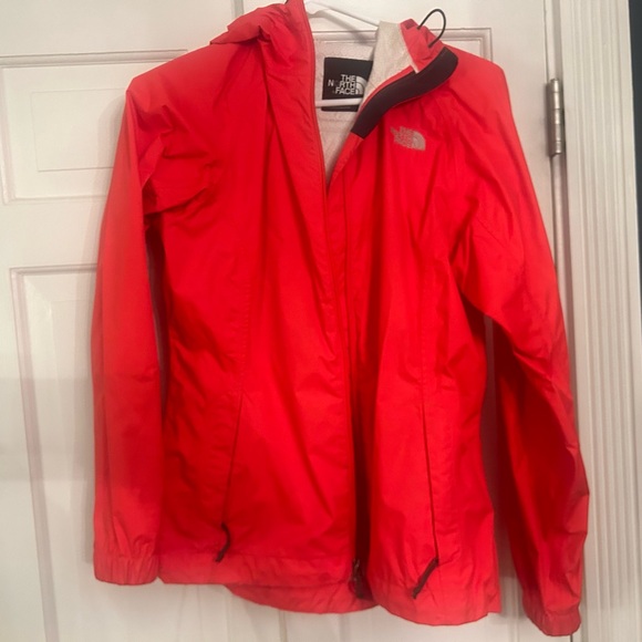 The North Face Alta Vista rain jacket in coral orange - Picture 2 of 10